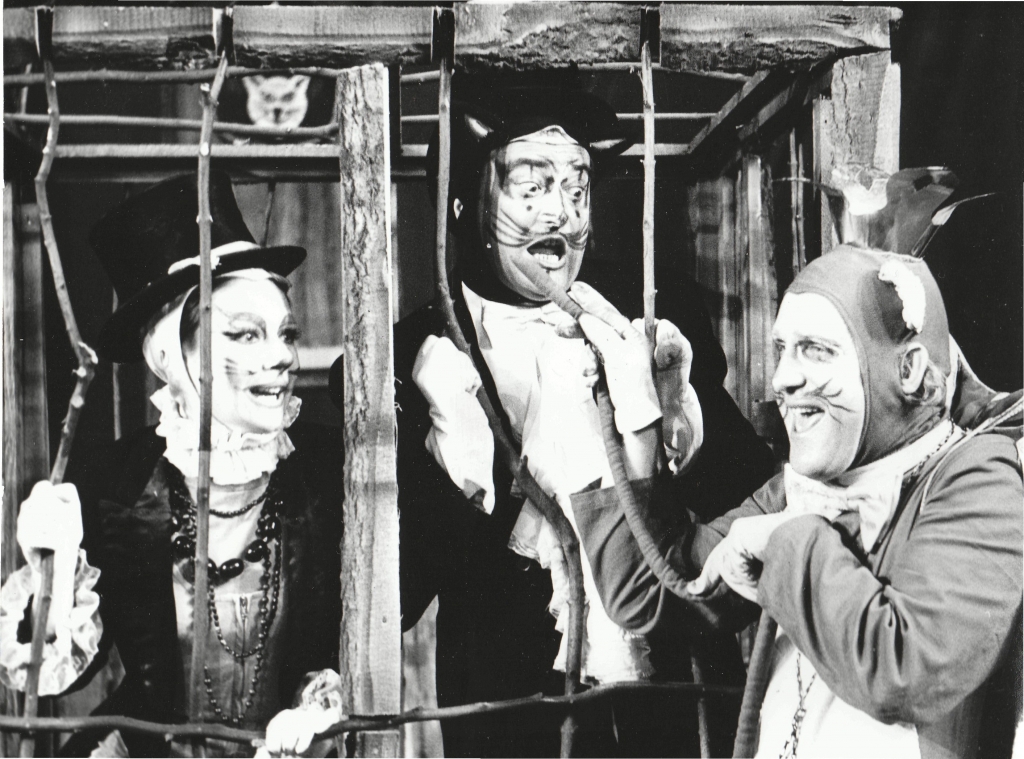 Trón alatt a király